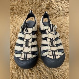 Airwalk hiking sandals new without box/tag size 8.5 womens